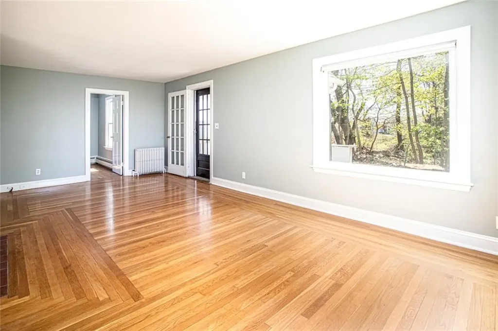 6 Miles Avenue Tiverton RI 02878