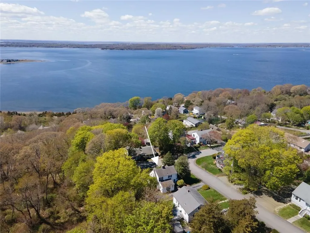6 Miles Avenue Tiverton RI 02878