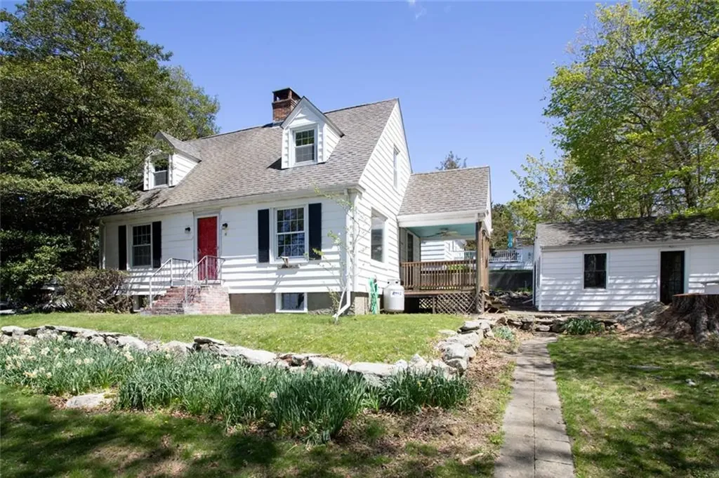 6 Miles Avenue Tiverton RI 02878