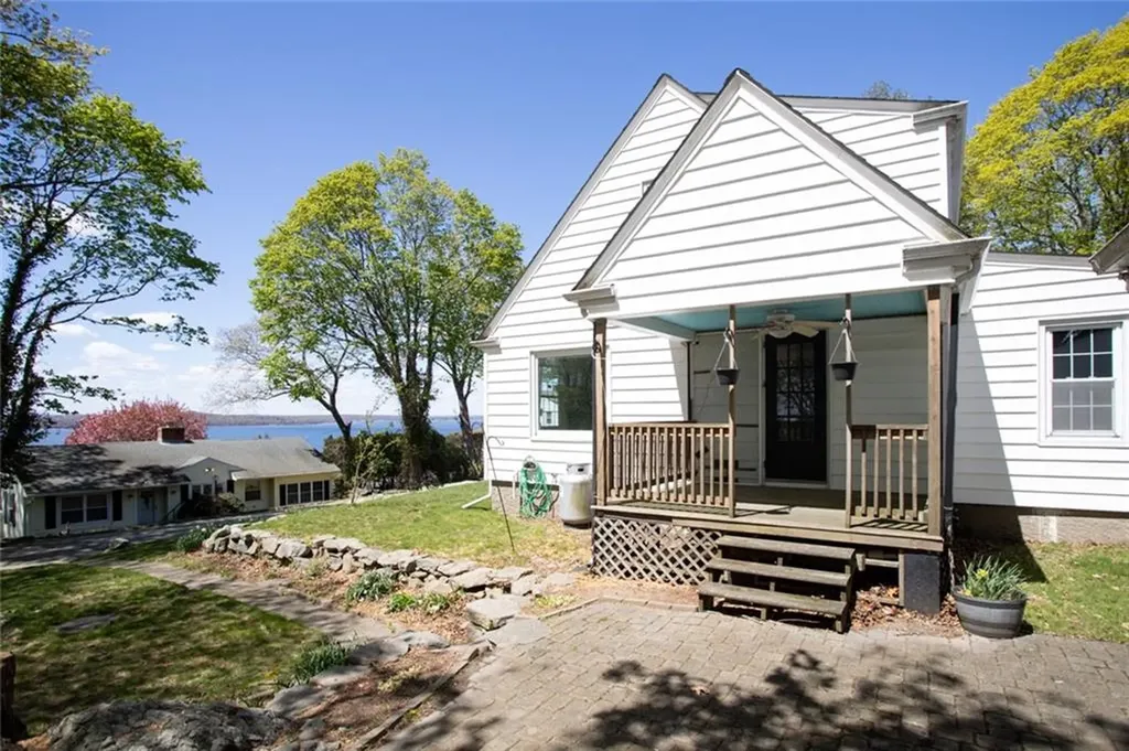 6 Miles Avenue Tiverton RI 02878