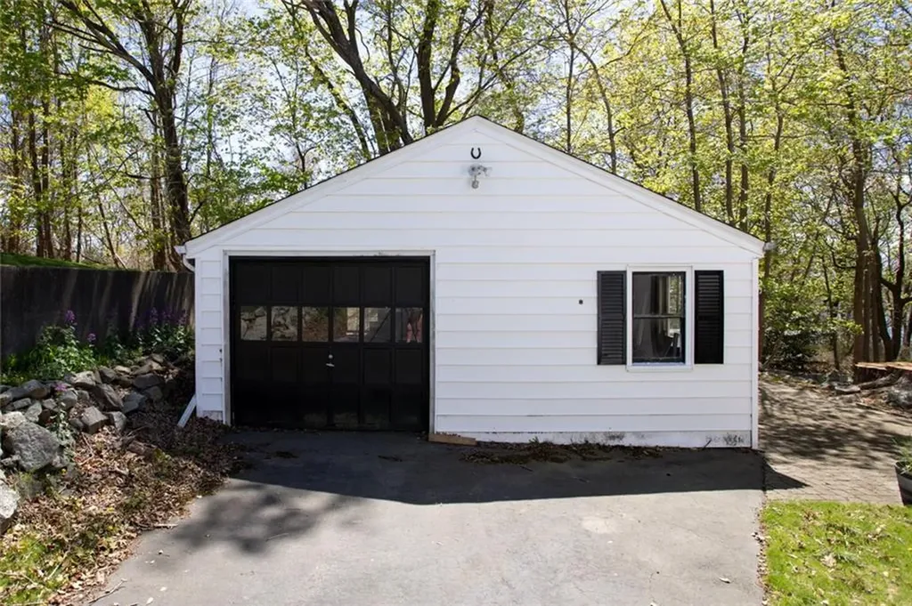 6 Miles Avenue Tiverton RI 02878