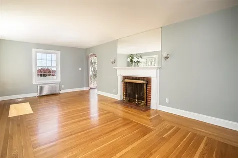 6 Miles Avenue Tiverton RI 02878