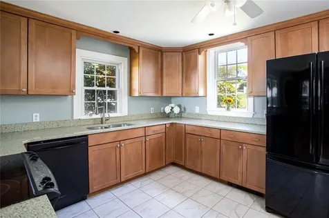 6 Miles Avenue Tiverton RI 02878