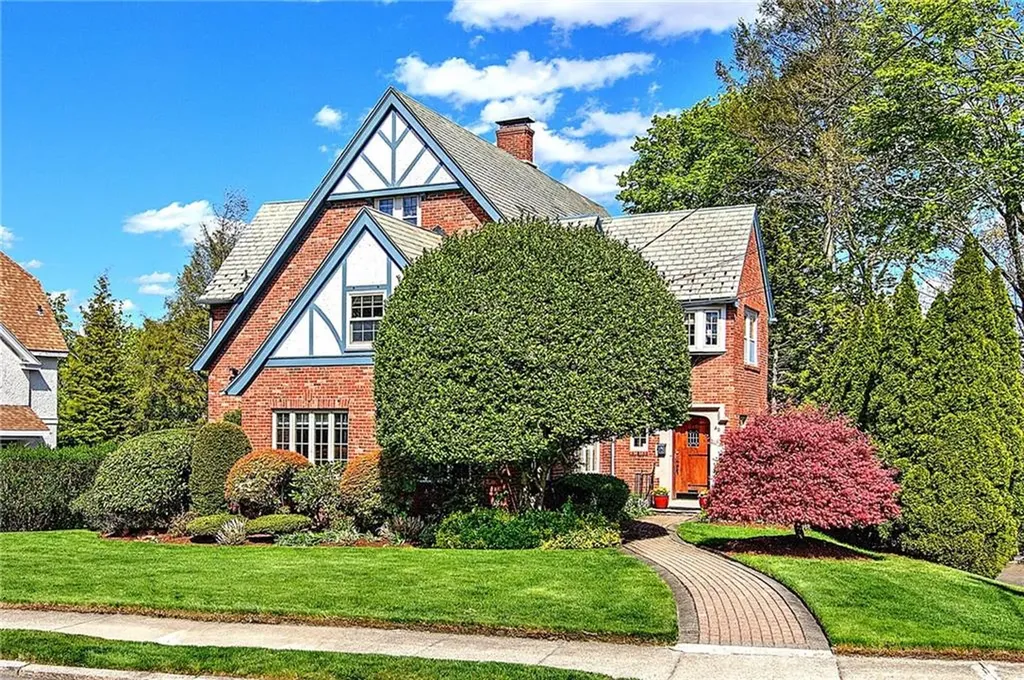 40 Dryden Avenue Pawtucket RI 02860