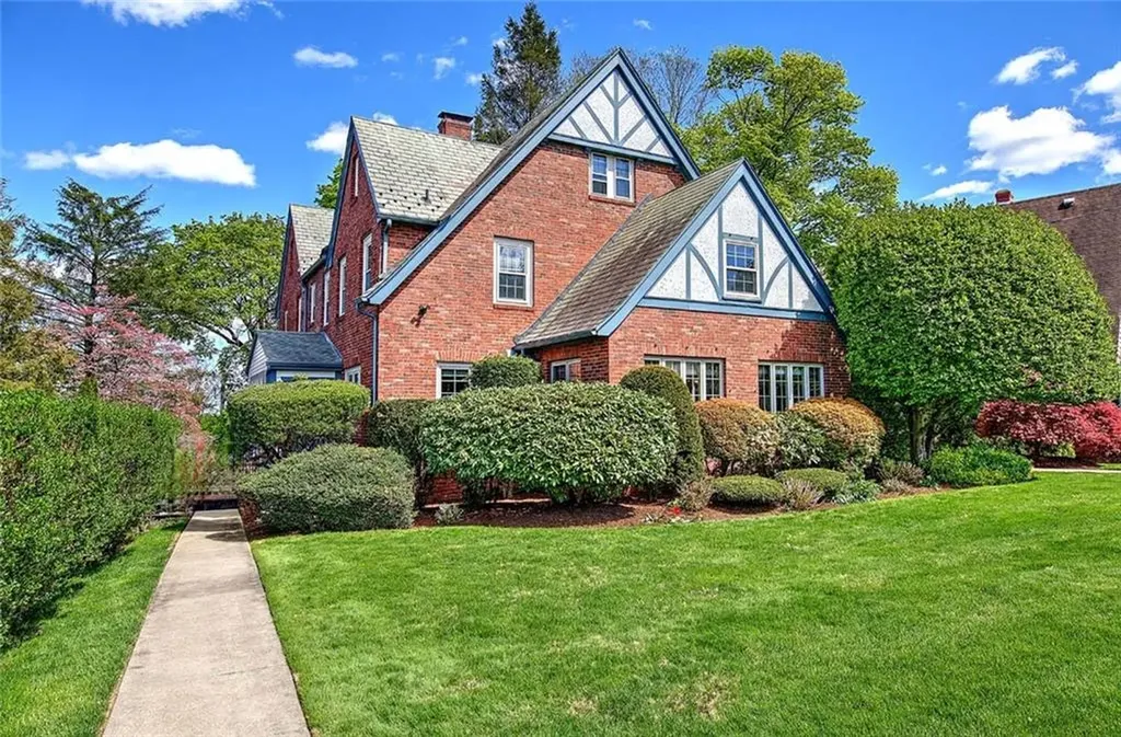 40 Dryden Avenue Pawtucket RI 02860
