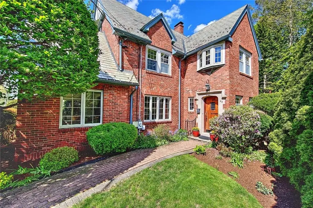 40 Dryden Avenue Pawtucket RI 02860