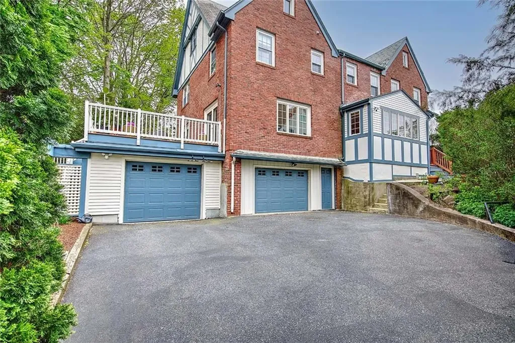 40 Dryden Avenue Pawtucket RI 02860