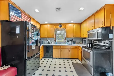 2 Burnside Avenue Seekonk MA 02771