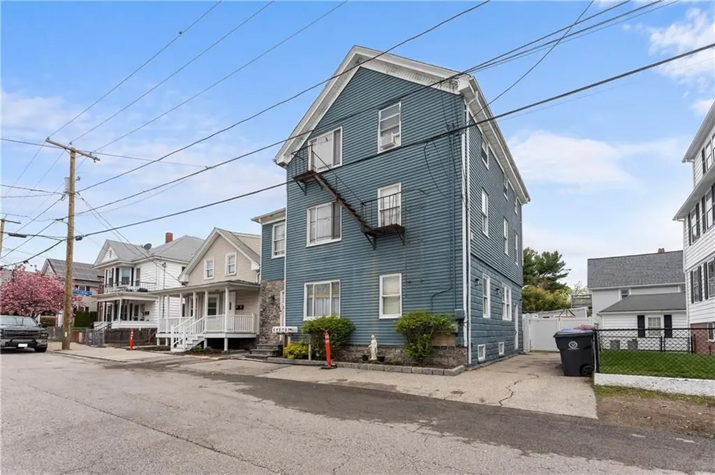 384 Juniper Street East Providence RI 02914