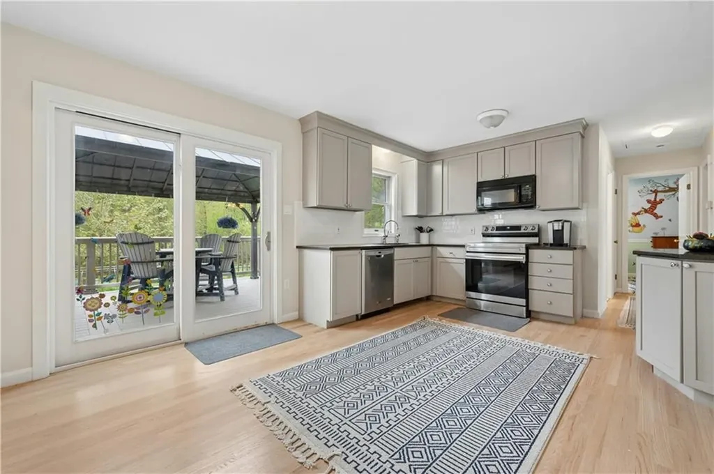 20 Oak Hill Drive Exeter RI 02822