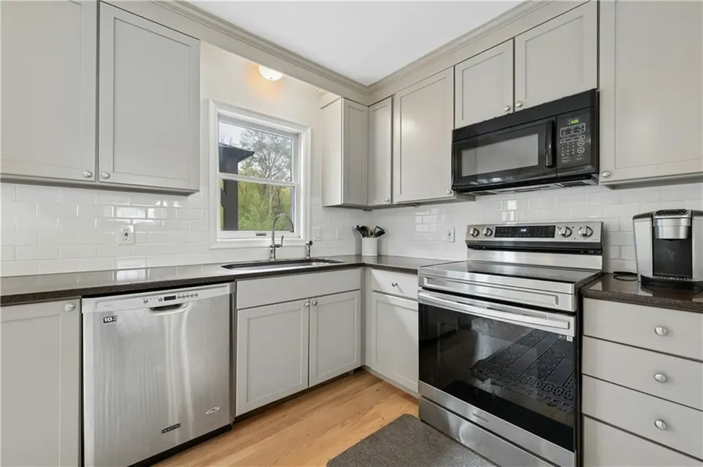 20 Oak Hill Drive Exeter RI 02822