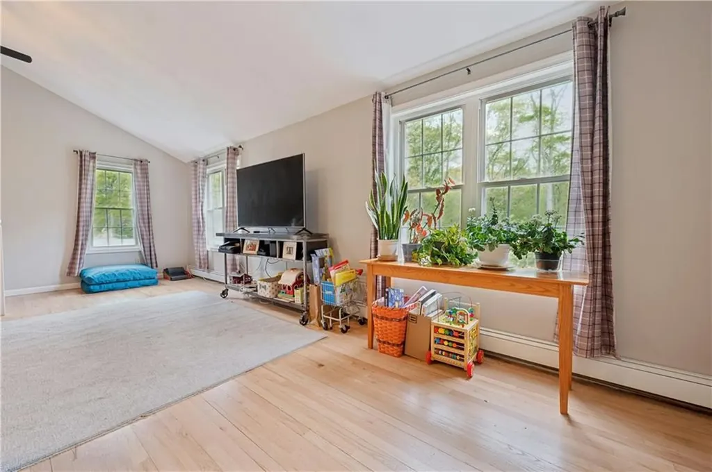 20 Oak Hill Drive Exeter RI 02822