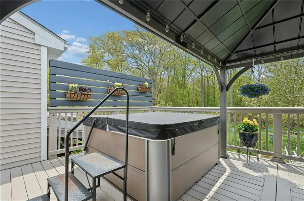 20 Oak Hill Drive Exeter RI 02822