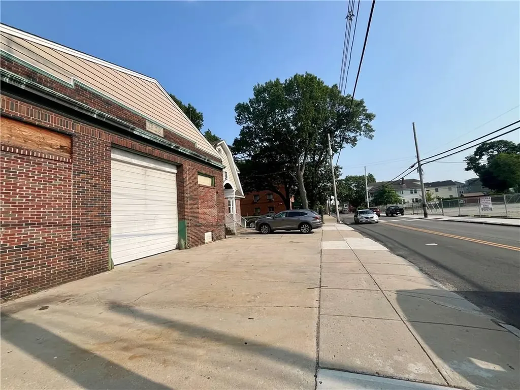461 Douglas Avenue Providence RI 02908