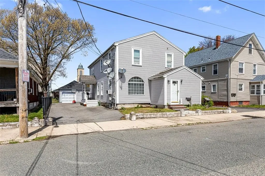 18 Hanover Avenue Pawtucket RI 02861