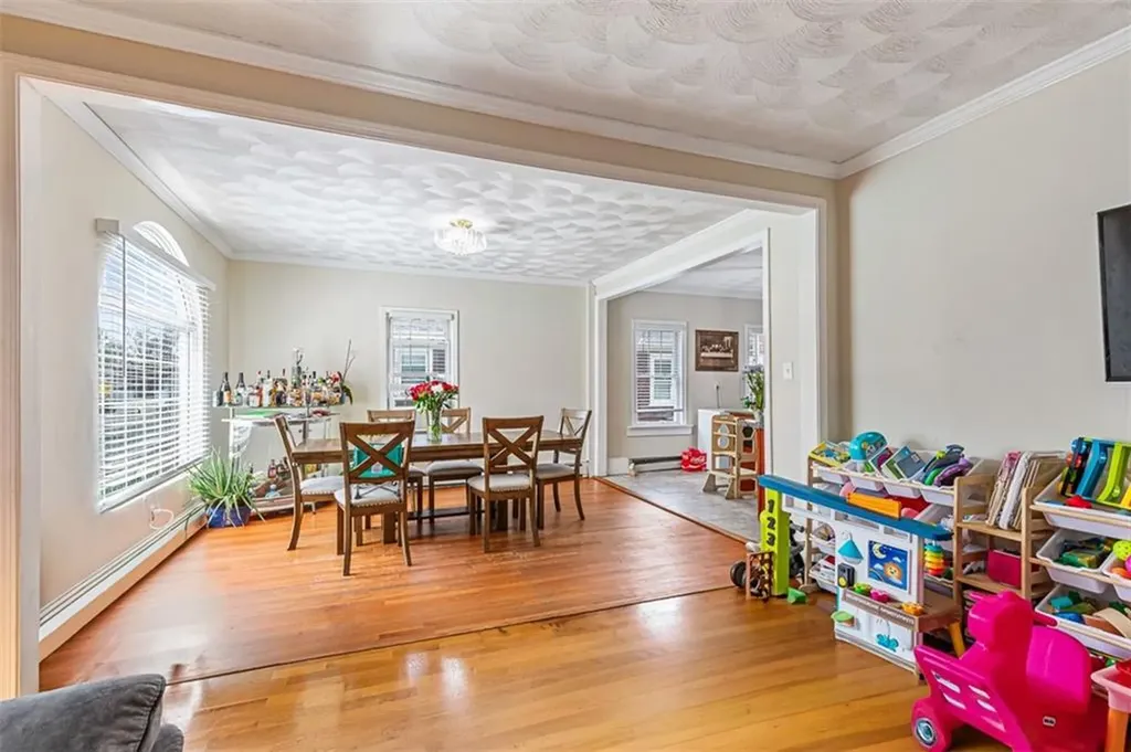 18 Hanover Avenue Pawtucket RI 02861
