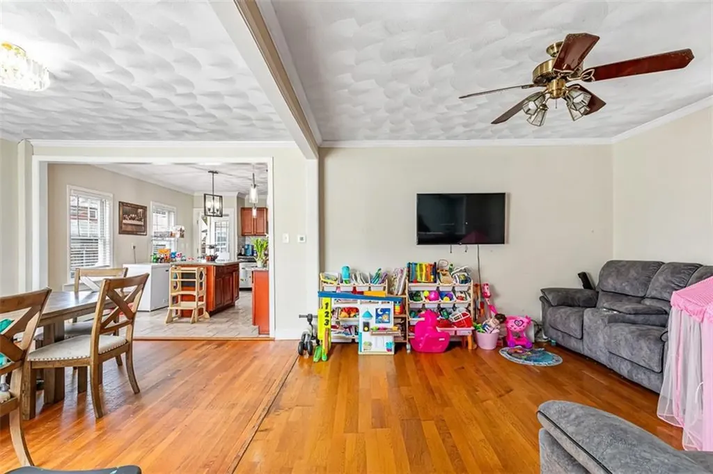 18 Hanover Avenue Pawtucket RI 02861