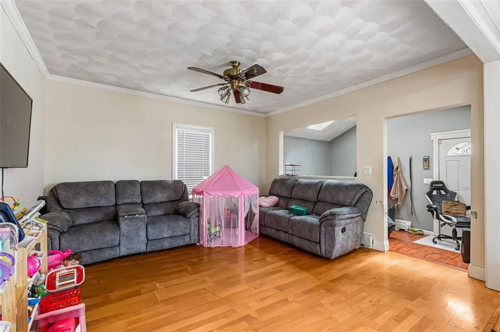 18 Hanover Avenue Pawtucket RI 02861
