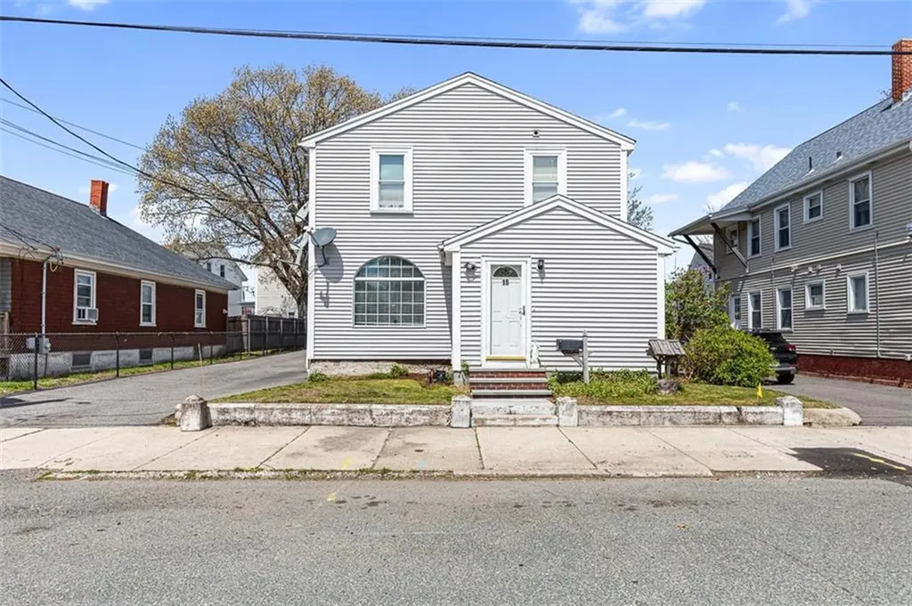 18 Hanover Avenue Pawtucket RI 02861
