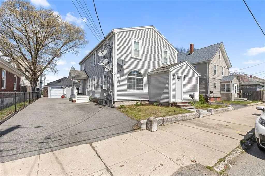 18 Hanover Avenue Pawtucket RI 02861