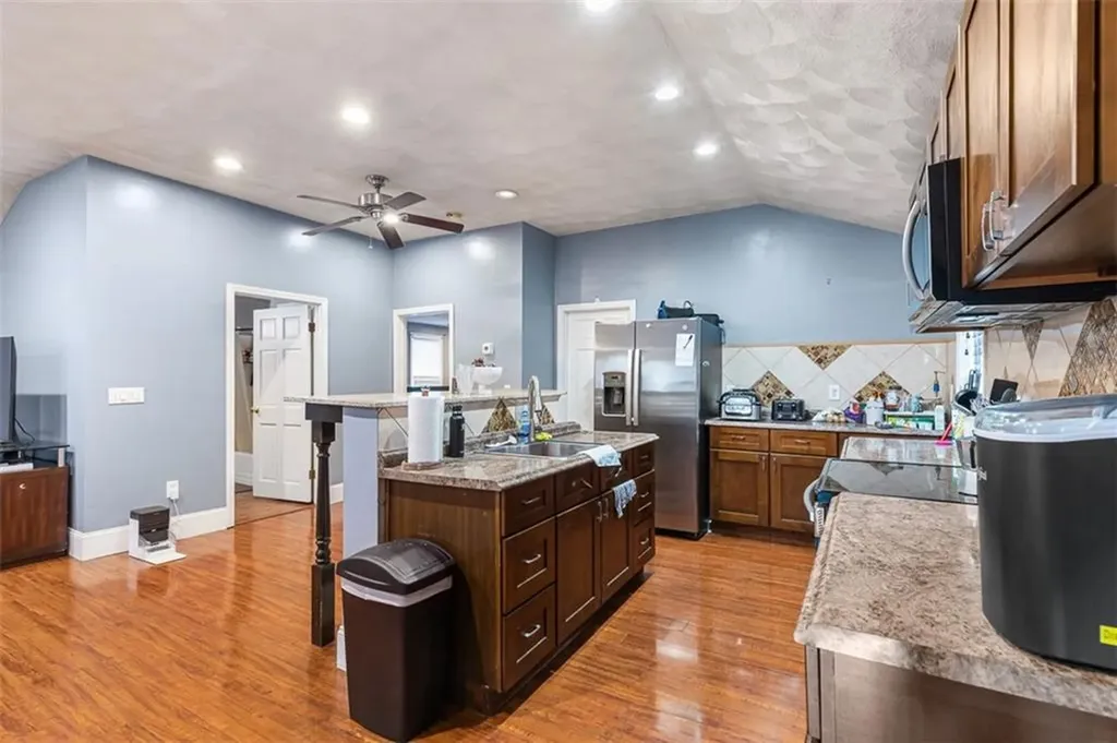 18 Hanover Avenue Pawtucket RI 02861