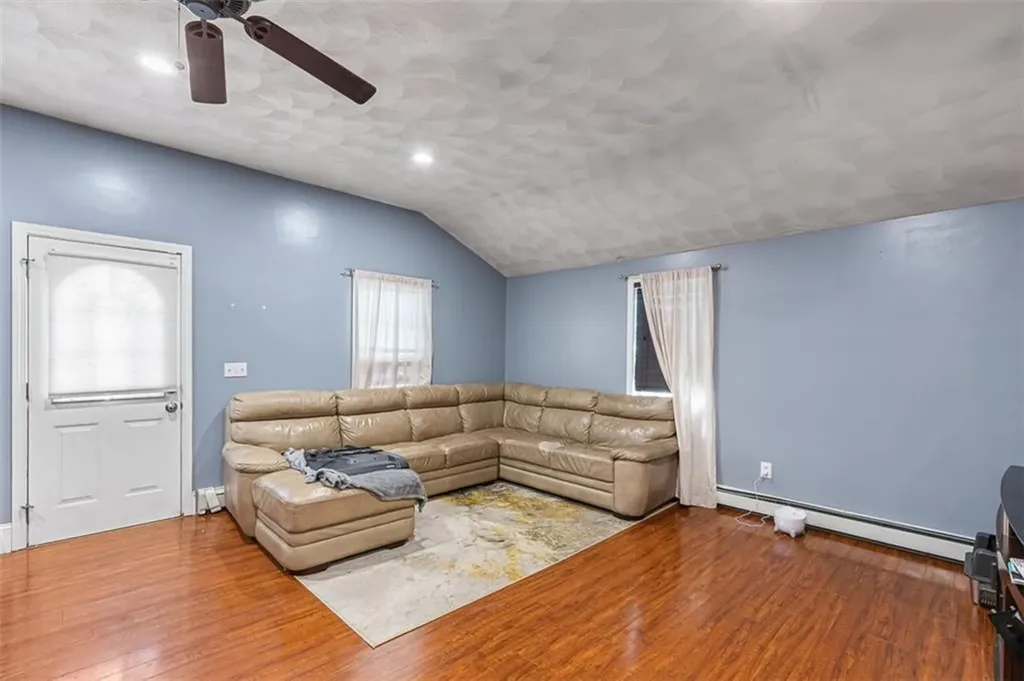 18 Hanover Avenue Pawtucket RI 02861