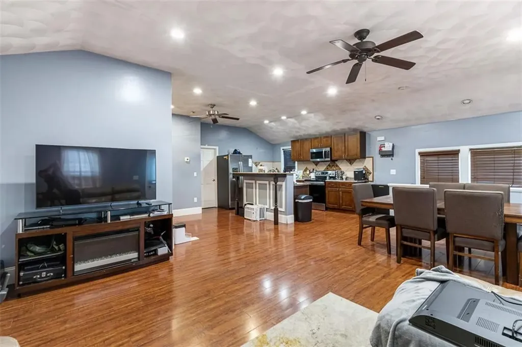 18 Hanover Avenue Pawtucket RI 02861