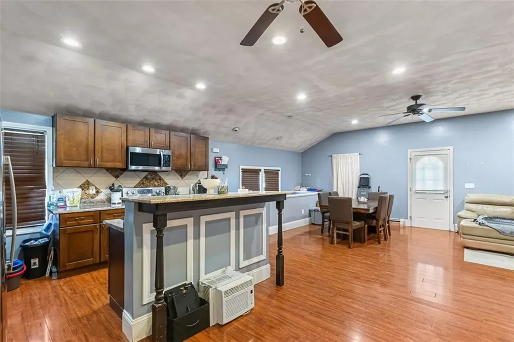 18 Hanover Avenue Pawtucket RI 02861