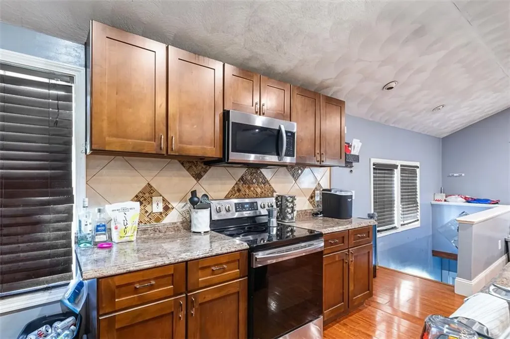 18 Hanover Avenue Pawtucket RI 02861