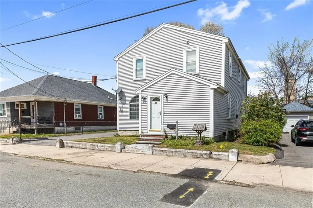 18 Hanover Avenue Pawtucket RI 02861