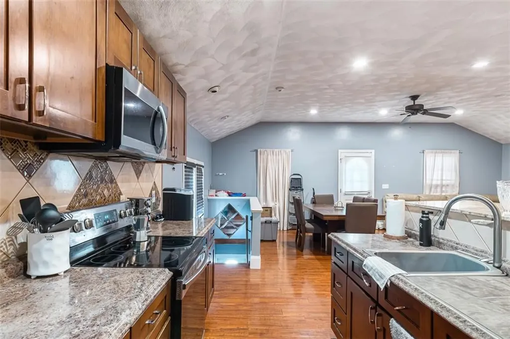18 Hanover Avenue Pawtucket RI 02861