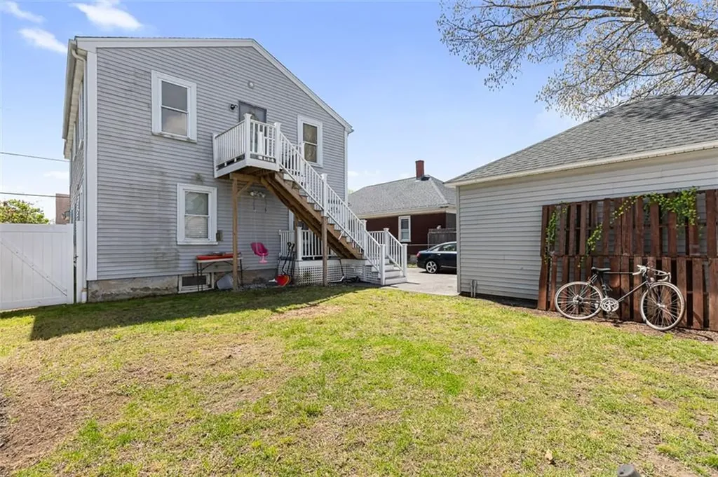 18 Hanover Avenue Pawtucket RI 02861