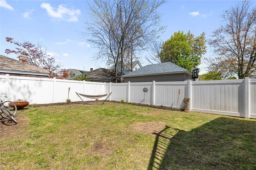 18 Hanover Avenue Pawtucket RI 02861