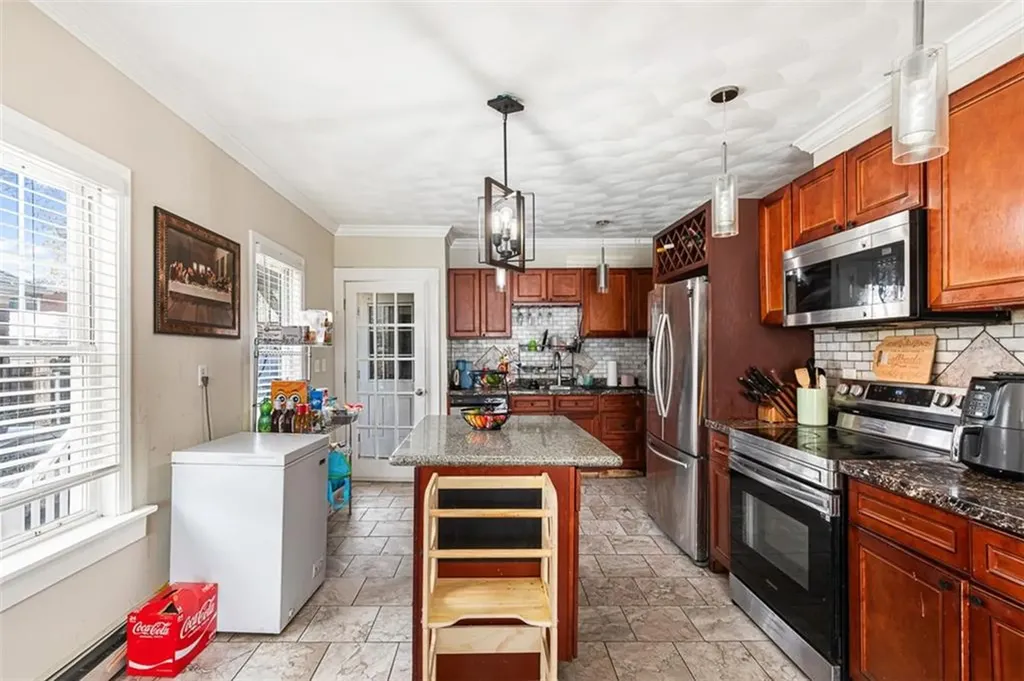 18 Hanover Avenue Pawtucket RI 02861