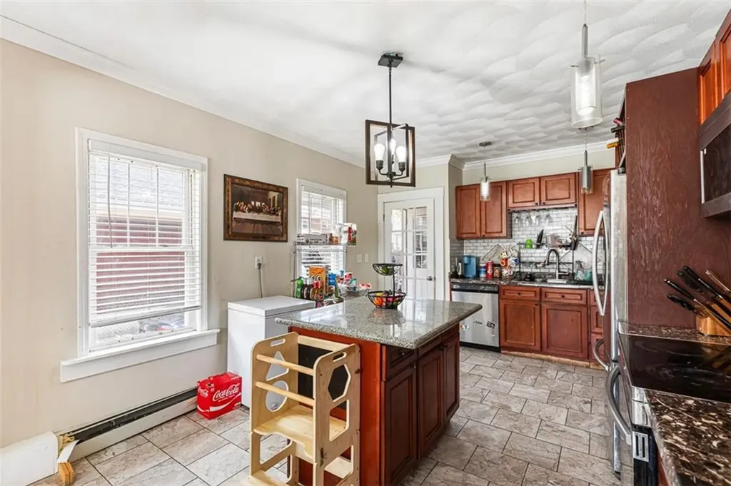 18 Hanover Avenue Pawtucket RI 02861
