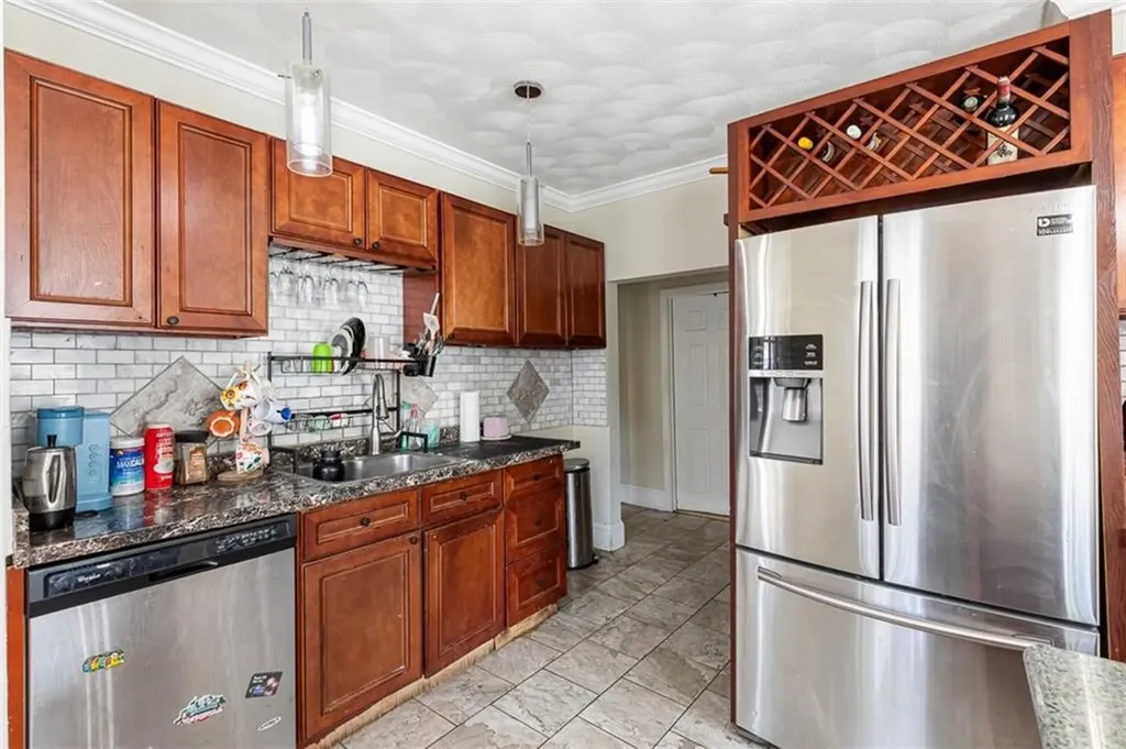 18 Hanover Avenue Pawtucket RI 02861