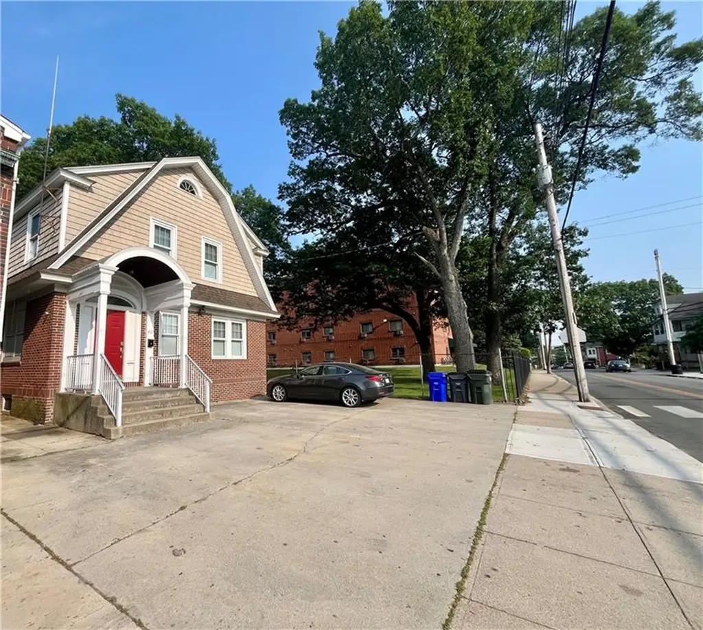 457 Douglas Avenue Providence RI 02908