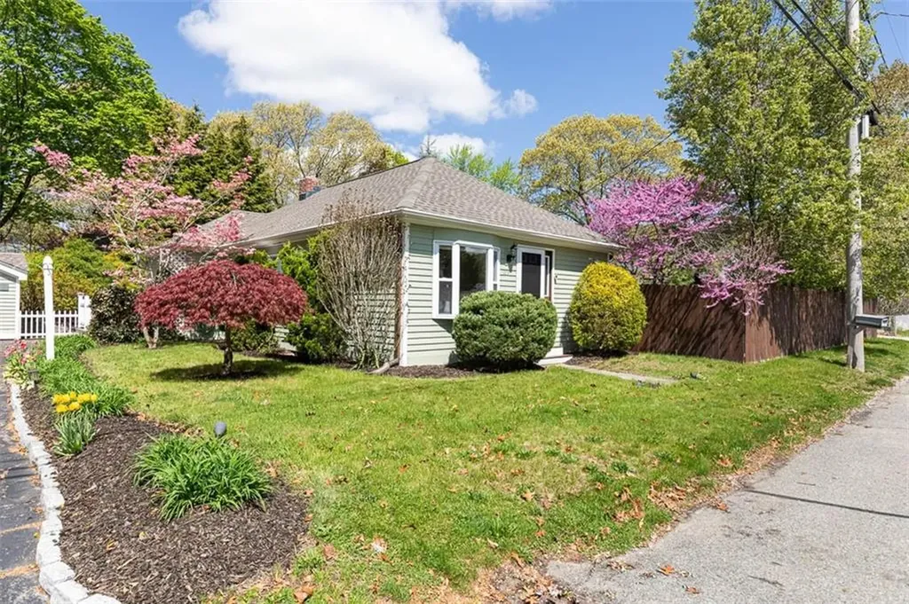 109 Pinegrove Avenue Warwick RI 02889