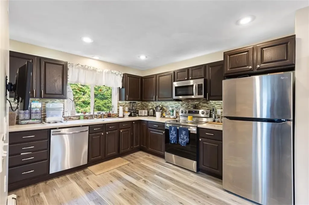 109 Pinegrove Avenue Warwick RI 02889
