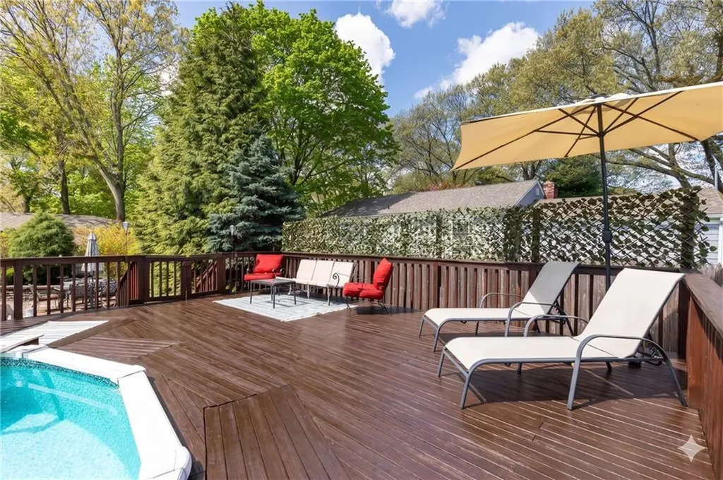 109 Pinegrove Avenue Warwick RI 02889