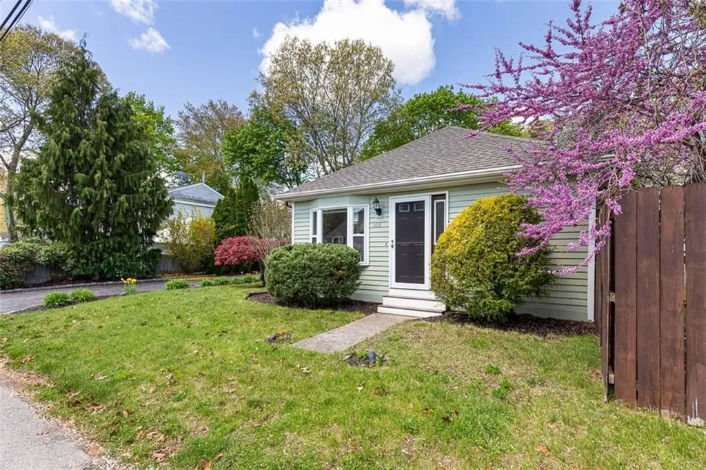 109 Pinegrove Avenue Warwick RI 02889