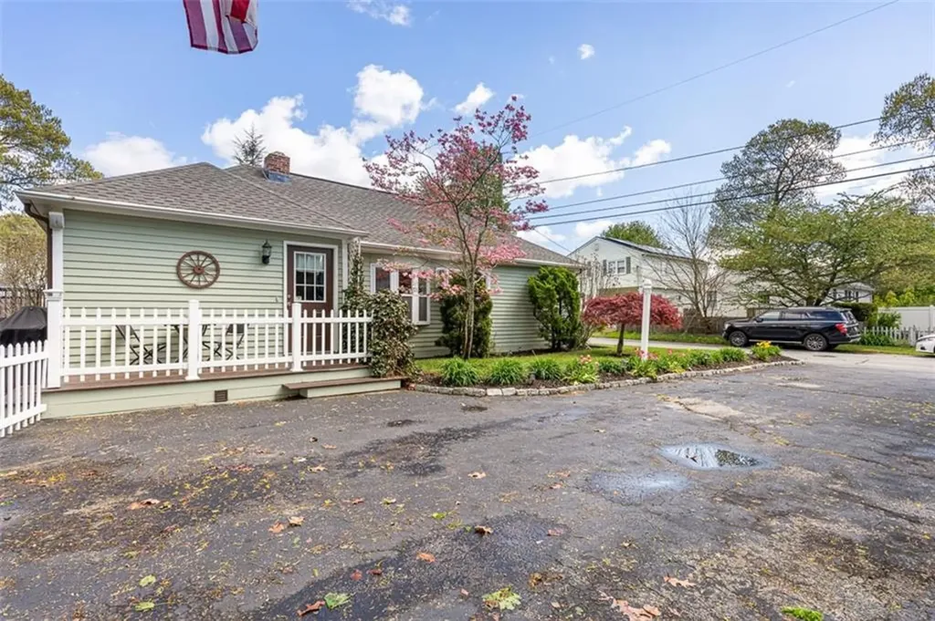 109 Pinegrove Avenue Warwick RI 02889
