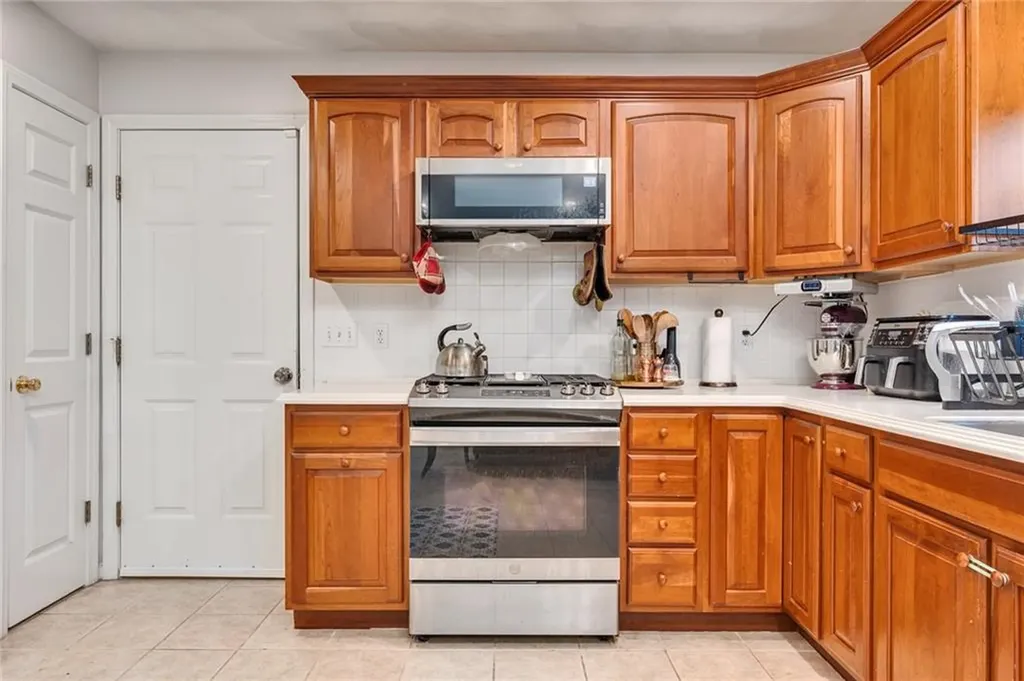 317 Windmill Drive South Kingstown RI 02879