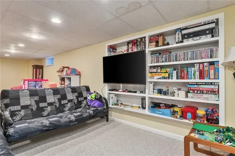 317 Windmill Drive South Kingstown RI 02879