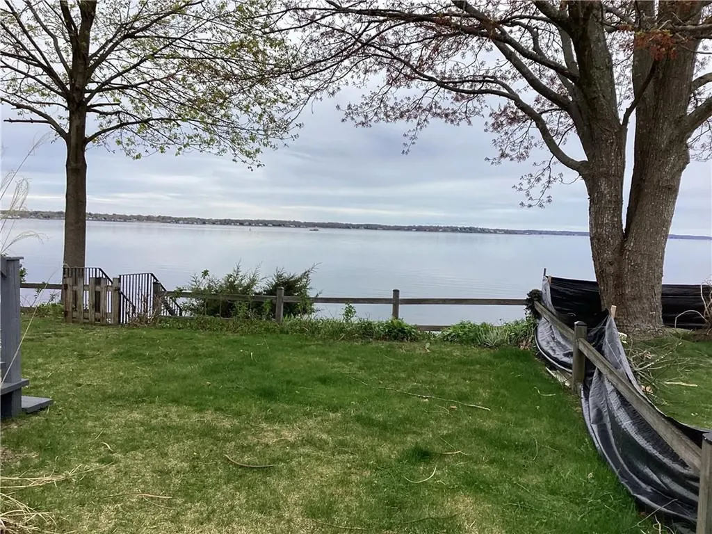 135 Namquid Drive Warwick RI 02888