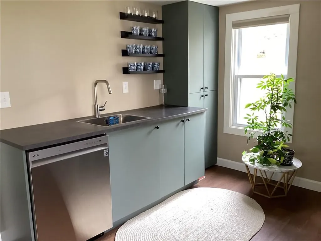 135 Namquid Drive Warwick RI 02888