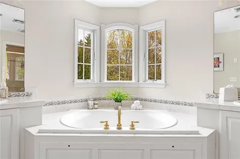 49 Miss Fry Drive East Greenwich RI 02818