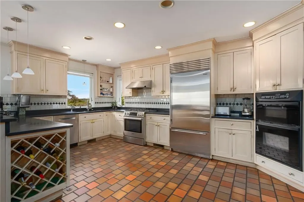 40 Little Harbor Road Tiverton RI 02878