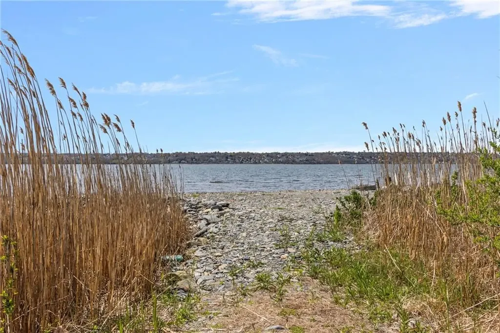 40 Little Harbor Road Tiverton RI 02878