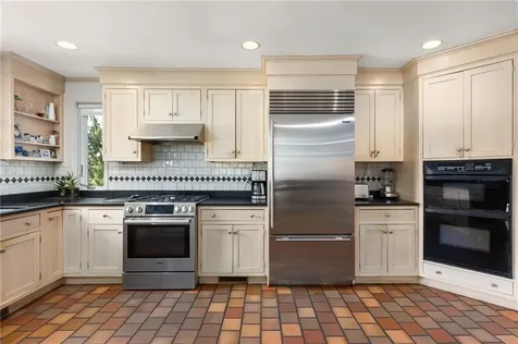 40 Little Harbor Road Tiverton RI 02878